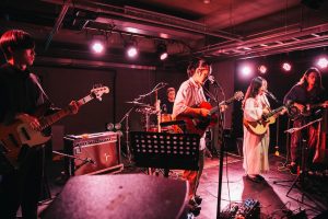 facy-test 2 %E3%80%8CLegacy chako%E3%80%8D%E6%8E%A8%E5%87%BA%E5%85%A8%E6%96%B0%E7%B3%BB%E5%88%97%EF%BC%9A%E3%80%90%E4%B8%8B%E4%B8%80%E7%AB%99%EF%BC%8C%E8%BB%8A%E5%BA%AB%E3%80%91%EF%BC%8C%E9%82%80%E8%AB%8B%E6%B8%85%E6%96%B0%E7%99%82%E7%99%92%E9%9B%99%E4%B8%BB%E5%94%B1%E6%A8%82%E5%9C%98%E3%80%8CControl T%E3%80%8D%E3%80%81%E4%BB%A5%E6%BA%AB%E6%9F%94%E9%83%BD%E5%B8%82%E6%B0%91%E8%AC%A0%E6%9B%B2%E9%A2%A8%E5%BB%A3%E5%8F%97%E6%AD%A1%E8%BF%8E%E7%9A%84%E6%A8%82%E5%9C%98%E3%80%8C%E8%B2%9D%E5%85%8B%E5%B0%8F%E5%A7%90Miss Bac.%E3%80%8D%E3%80%81%E4%B8%8D%E6%96%B7%E5%B8%B6%E4%BE%86%E9%A9%9A%E5%96%9C%E7%9A%84%E7%95%B6%E4%BB%A3%E5%90%9F%E9%81%8A%E8%A9%A9%E4%BA%BA%E3%80%8CEas