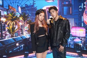 %E5%9C%96%E4%B8%80 1026%E3%80%8A%E5%9C%A8%E7%94%B0%E6%98%9F%E7%90%83%E3%80%8B%E7%9B%B4%E6%92%AD%E7%95%B6%E6%97%A5%EF%BC%8CJulia %E5%90%B3%E5%8D%93%E6%BA%90%E6%9C%83%E7%BF%BB%E7%8E%A9 remix %E5%A9%81%E5%B3%BB%E7%A2%A9%E7%9A%84%E6%AD%8C%EF%BC%8C%E5%85%A9%E4%BD%8D%E6%AD%8C%E6%89%8B%E4%B9%9F%E5%B0%87%E7%AC%AC%E4%B8%80%E6%AC%A1%E6%BC%94%E5%87%BA%E5%BD%BC%E6%AD%A4%E6%9C%80%E6%96%B0%E5%90%88%E4%BD%9C%E7%9A%84%E6%AD%8C%E6%9B%B2