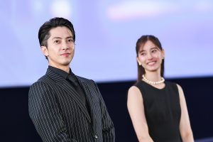 山下智久 、 新木優子 《SEE HEAR LOVE 看不見聽不見也愛你》