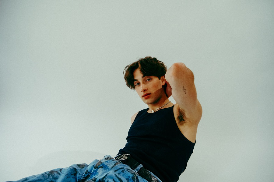 專訪 / 強尼奧蘭多 Johnny Orlando 「歷經愛，才能成為一個全面發展的人」 MeMeOn 迷迷音