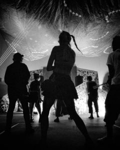 %E7%8B%82%E6%AD%A1%E8%A3%BD%E9%80%A0%E8%80%85 Cave to Rave %E6%B4%9E%E7%A9%B4%E5%8D%81%E9%80%B1%E5%B9%B4%E7%89%B9%E5%B1%95 %EF%BC%9ACavescape %E4%B8%BB%E8%A3%9D%E7%BD%AE%E5%B1%95%E5%8D%80%E8%88%9E%E6%B1%A0%EF%BC%8C 2024 %E7%8B%82%E6%AD%A1%E8%A3%BD%E9%80%A0%E8%80%85 %E5%A4%A9%E5%B9%95 Artist %E5%B8%83%E9%9B%B7%E5%85%8B