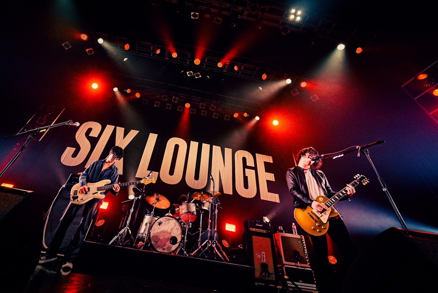 SIX LOUNGE